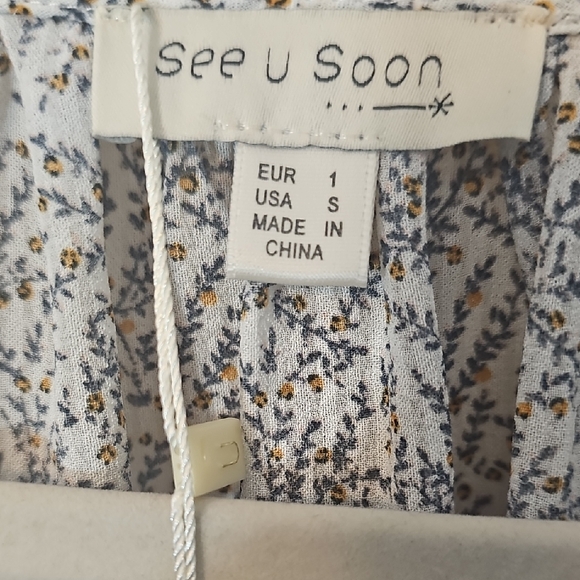 Elegant Blue And Yellow Patterned Blouse - Picture 2 of 8